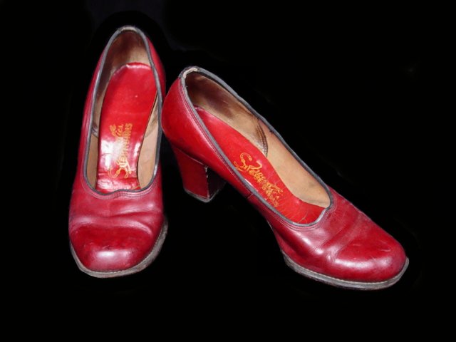 CHERRY RED LEATHER PUMPS 1940's